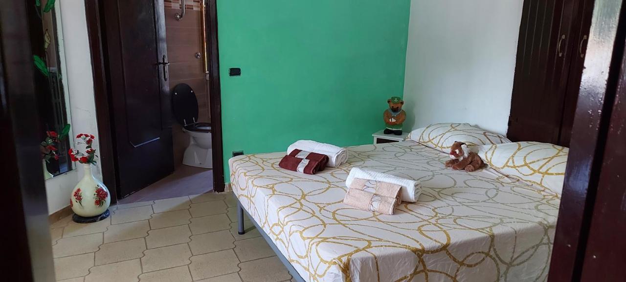 Casale Di Pesche Bed & Breakfast ภายนอก รูปภาพ